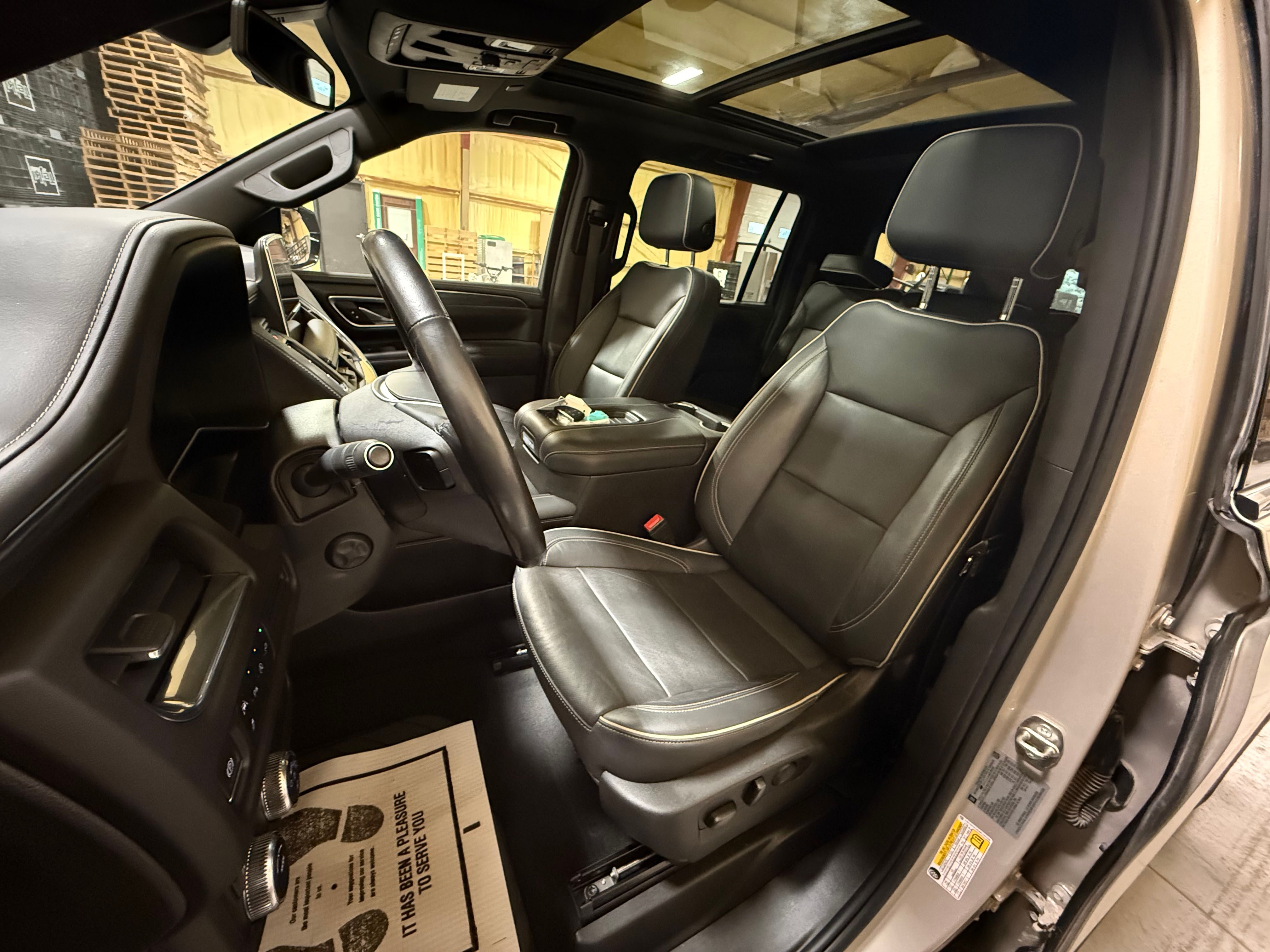 Used 2021 GMC Yukon XL SLT w/ SLT Luxury Package AWD/4WD image 12