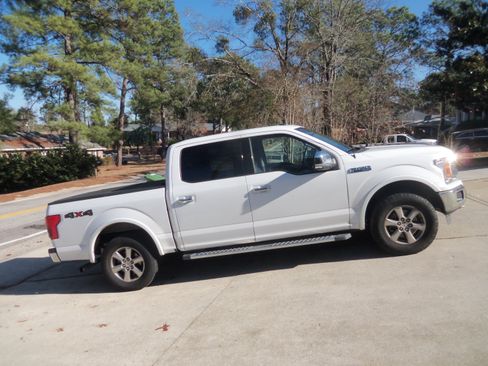 Used 2019 Ford F150 Lariat image 2