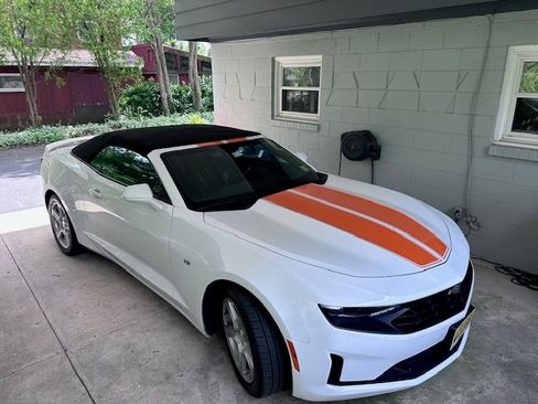 Used 2019 Chevrolet Camaro LT RWD image 4
