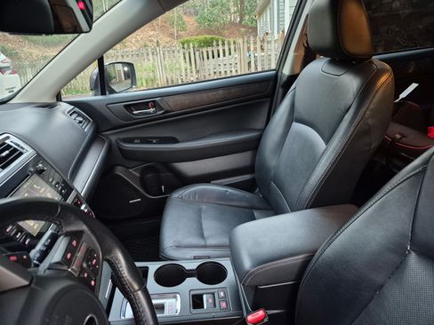 Used 2017 Subaru Outback 2.5i Limited image 9