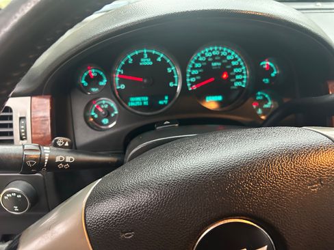 Used 2013 Chevrolet Avalanche LS w/ All-Star Edition image 17