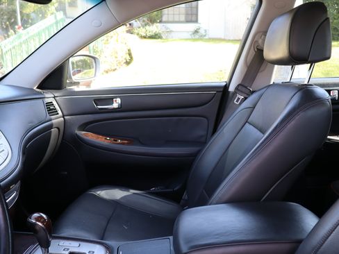 Used 2011 Hyundai Genesis 3.8 w/ Premium Navigation Pkg 3 image 10