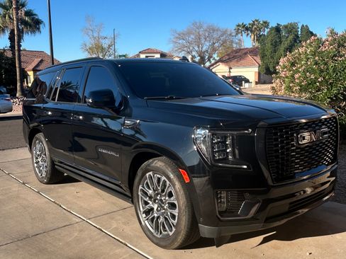 Used 2023 GMC Yukon Denali Ultimate image 6