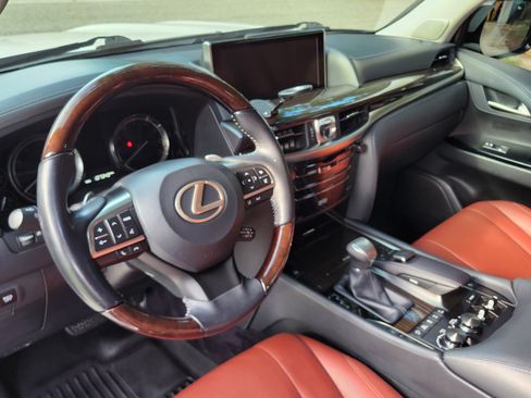 Used 2017 Lexus LX 570 4WD image 19