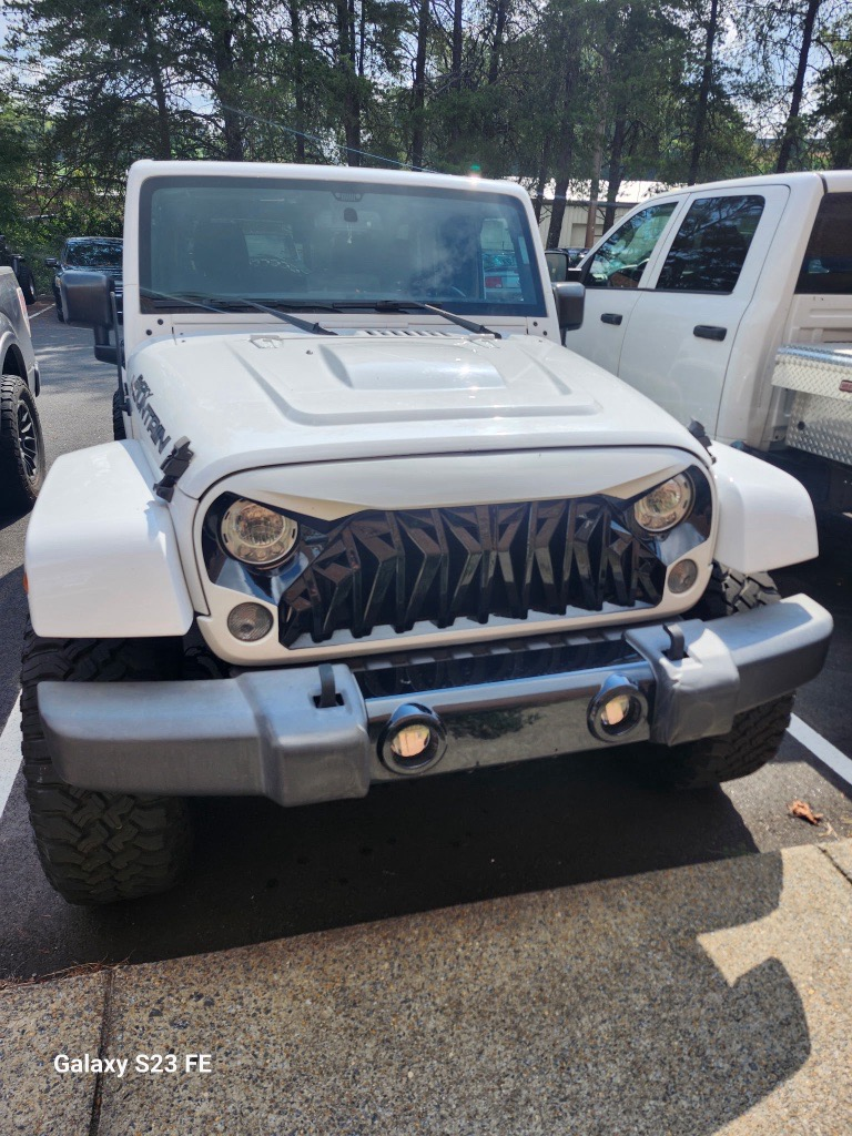 Used 2017 Jeep Wrangler Unlimited Sahara AWD/4WD image 2