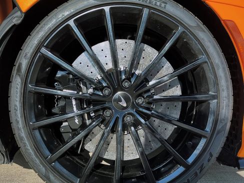 Used 2021 McLaren GT RWD image 26