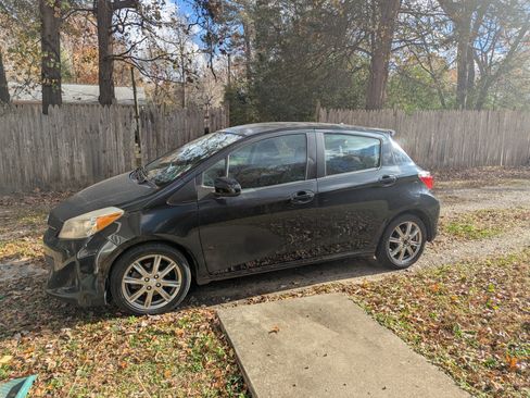 Used 2012 Toyota Yaris LE image 4