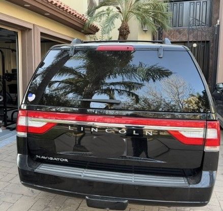 Used 2017 Lincoln Navigator L Select RWD image 2
