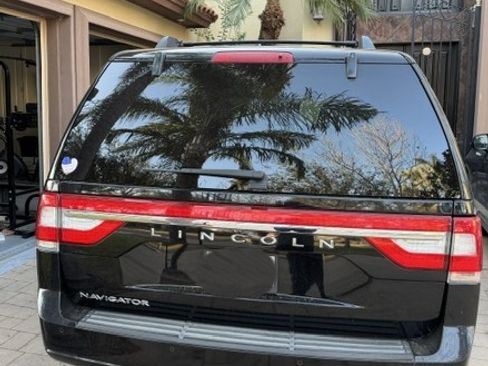 Used 2017 Lincoln Navigator L Select image 2