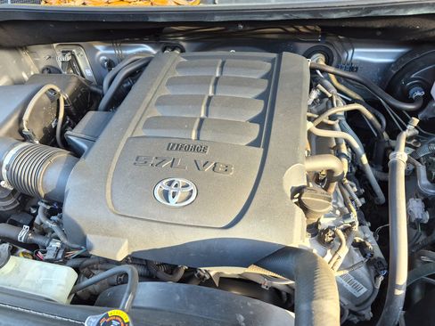 Used 2012 Toyota Tundra SR5 w/ SR5 Pkg image 19