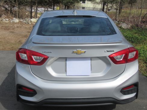 Used 2017 Chevrolet Cruze Premier w/ RS Package image 8