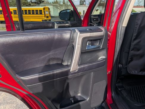 Used 2018 Toyota 4Runner SR5 image 21