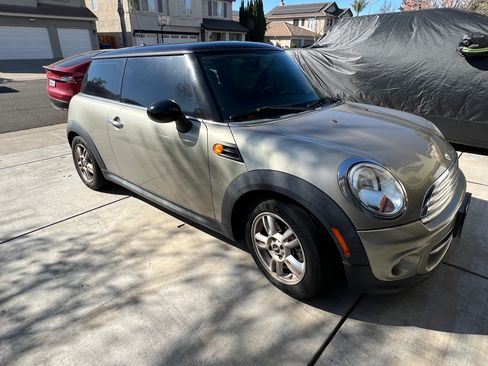 Used 2011 MINI Cooper Hardtop FWD image 2