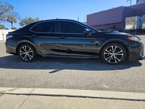 Used 2020 Toyota Camry SE image 6