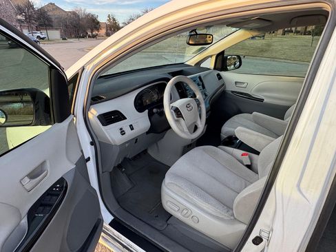 Used 2011 Toyota Sienna LE image 13