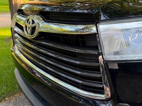 Used 2015 Toyota Highlander XLE AWD/4WD image 11