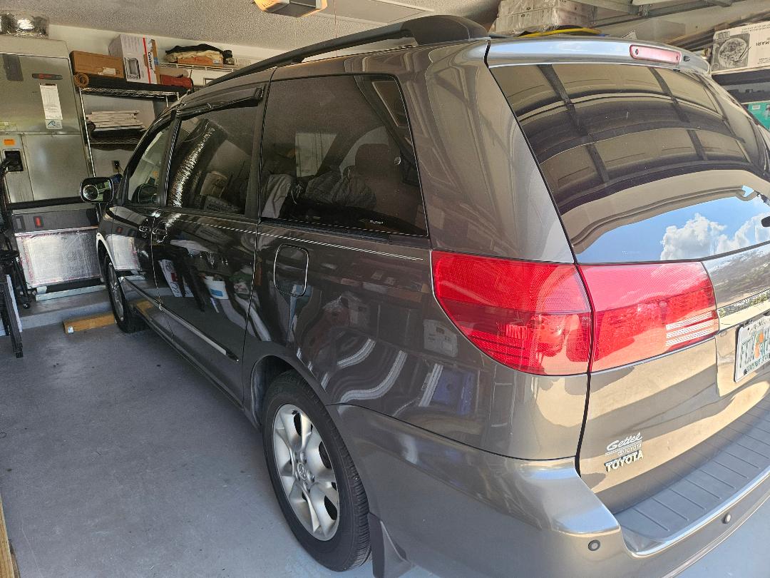 Used 2004 Toyota Sienna XLE Limited w/ Limited Pkg 2 FWD image 10