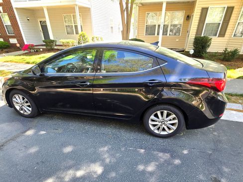 Used 2015 Hyundai Elantra SE w/ Option Group 03 image 1