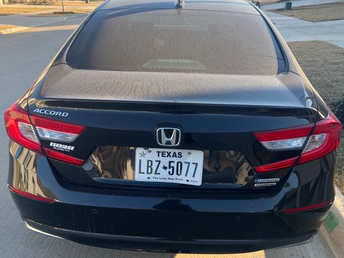 Used 2018 Honda Accord Touring image 4
