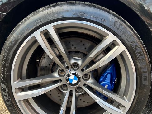 Used 2018 BMW M4 Convertible image 14