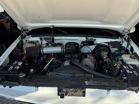Used 1993 Chevrolet Suburban 4WD image 17