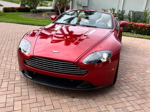 Used 2015 Aston Martin V8 Vantage Roadster RWD image 15