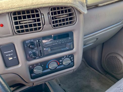 Used 1998 Isuzu Hombre XS image 10