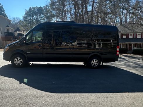 Used 2015 Mercedes-Benz Sprinter 2500 image 2