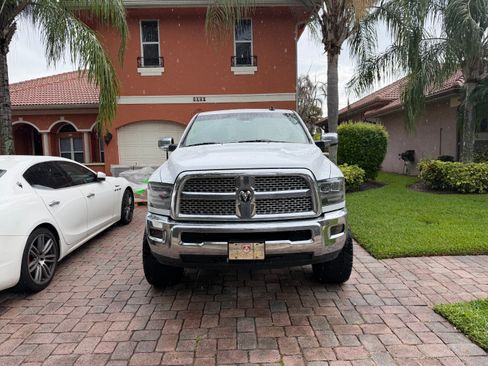 Used 2015 RAM 2500 Laramie w/ Cold Weather Group AWD/4WD image 4