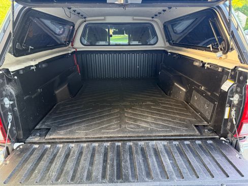 Used 2021 Toyota Tacoma SR5 RWD image 8