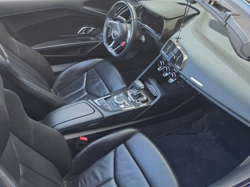 Used 2018 Audi R8 V10 w/ Carbon Exterior Package image 21