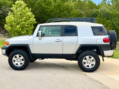 Used 2007 Toyota FJ Cruiser 4WD w/ Upgrade Pkg 2 image 8