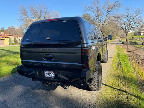 Used 2017 Ford F250 Lariat w/ Lariat Ultimate Package image 4