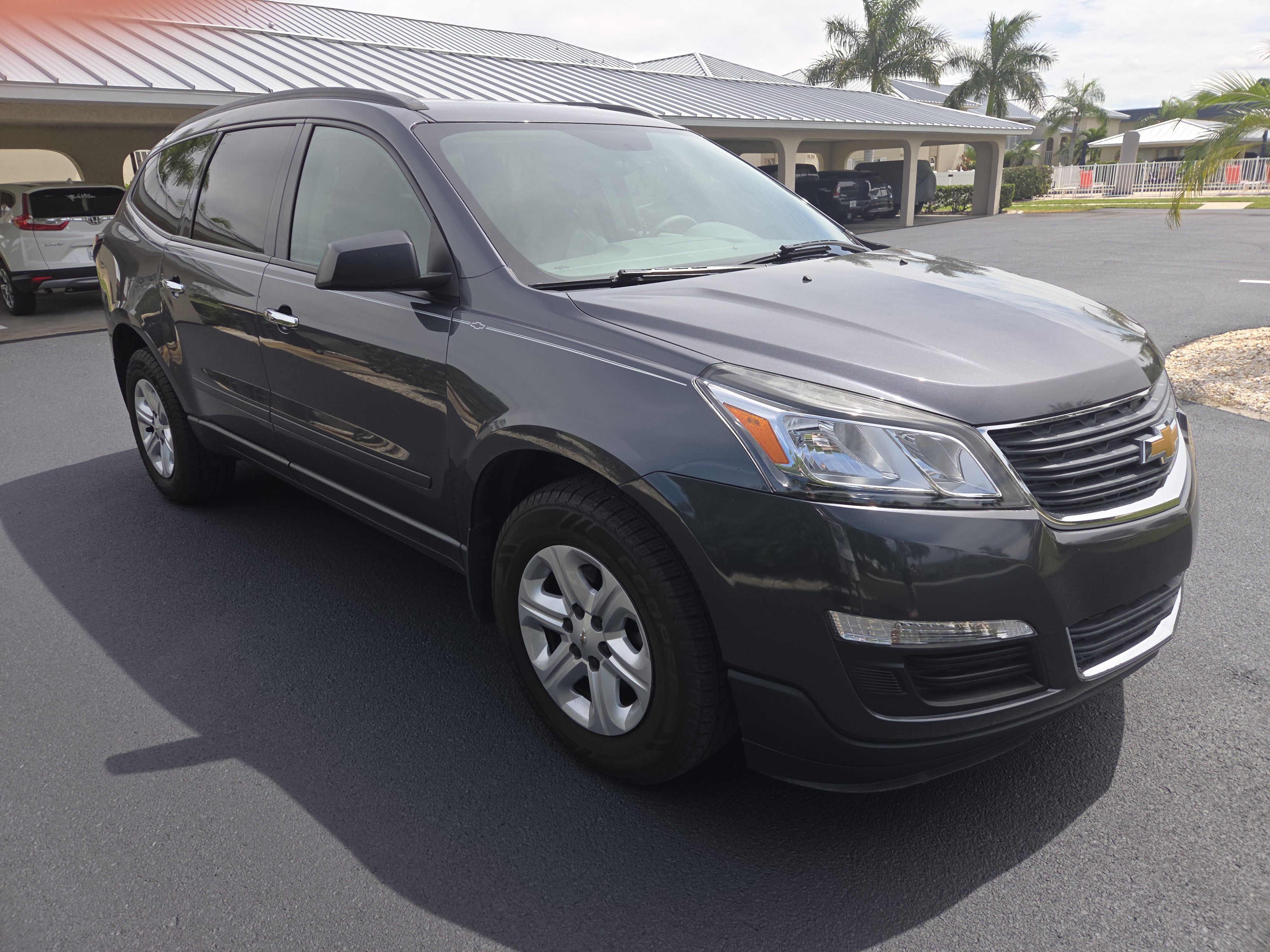Used 2013 Chevrolet Traverse LS FWD image 2