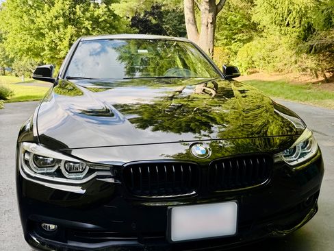 Used 2017 BMW 320i xDrive Sedan AWD/4WD image 1