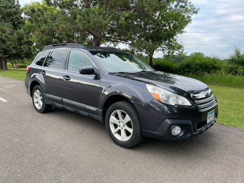 Used 2013 Subaru Outback 2.5i Premium w/ All-Weather Pkg AWD/4WD image 2