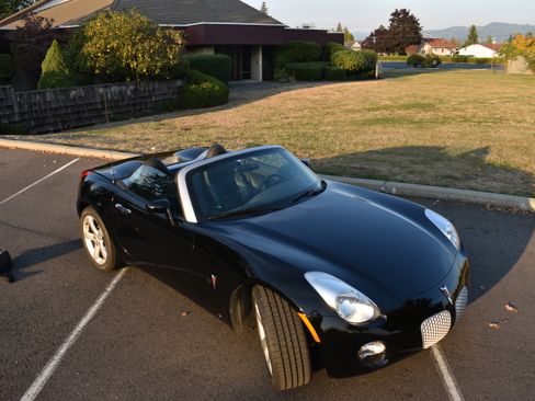 Used 2006 Pontiac Solstice Convertible w/ Premium Package image 10