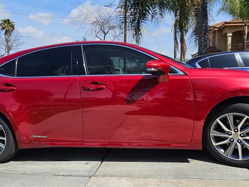 Used 2017 Lexus ES 300h image 4