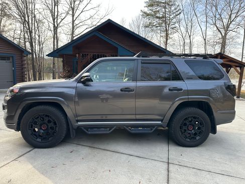 Used 2014 Toyota 4Runner Limited image 6