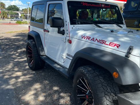 Used 2018 Jeep Wrangler Sport w/ Connectivity Group image 5