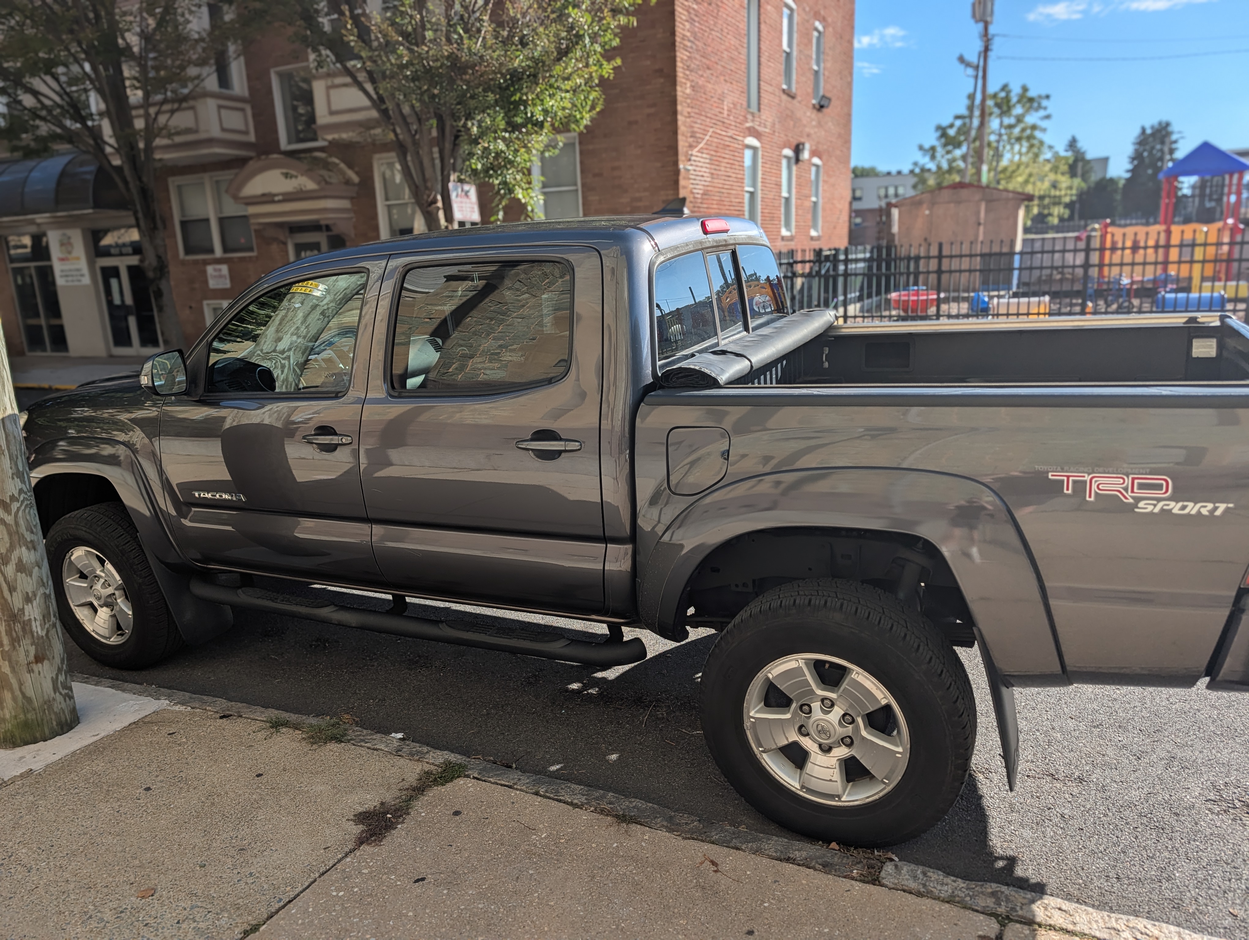 Used 2012 Toyota Tacoma 4x4 Double Cab w/ TRD Sport Pkg image 2