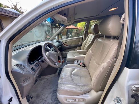 Used 2000 Lexus RX 300 4WD w/ Premium Pkg image 4