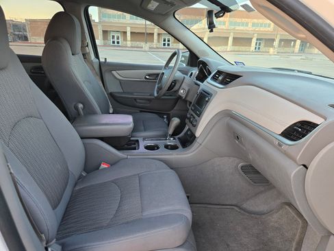 Used 2014 Chevrolet Traverse LS FWD image 11