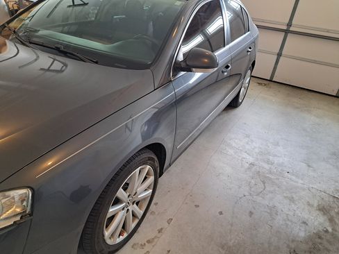 Used 2010 Volkswagen Passat Komfort FWD image 5