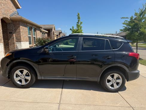 Used 2014 Toyota RAV4 XLE AWD/4WD image 2