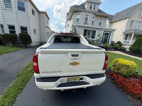 Used 2013 Chevrolet Avalanche LTZ AWD/4WD image 9