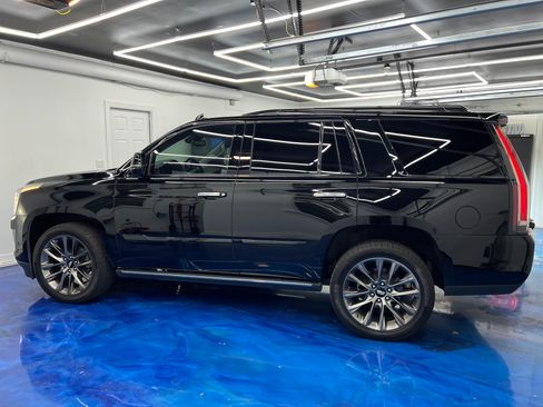 Used 2019 Cadillac Escalade Premium Luxury w/ Escalade Sport Edition AWD/4WD image 4