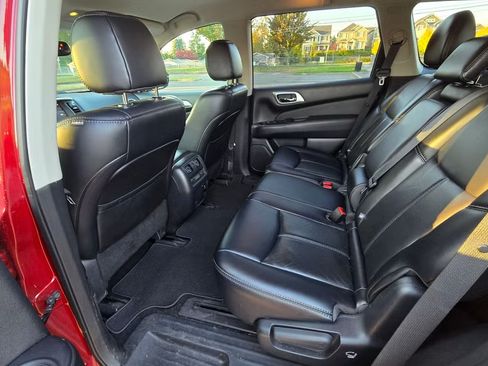 Used 2017 Nissan Pathfinder SL image 11