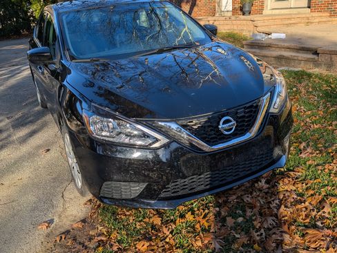 Used 2017 Nissan Sentra SV image 2