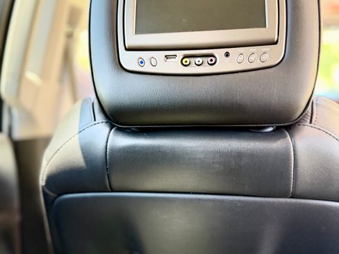 Used 2018 Cadillac Escalade ESV Luxury AWD/4WD image 25